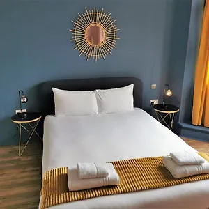 Rocks One Bed In Quiet Luxuy Development Brighton